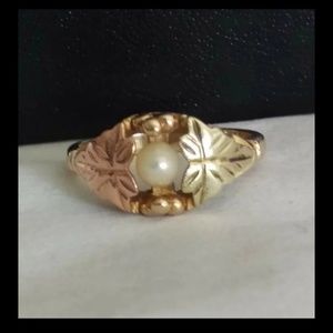 Beautiful Black Hills Gold Pearl Ring
